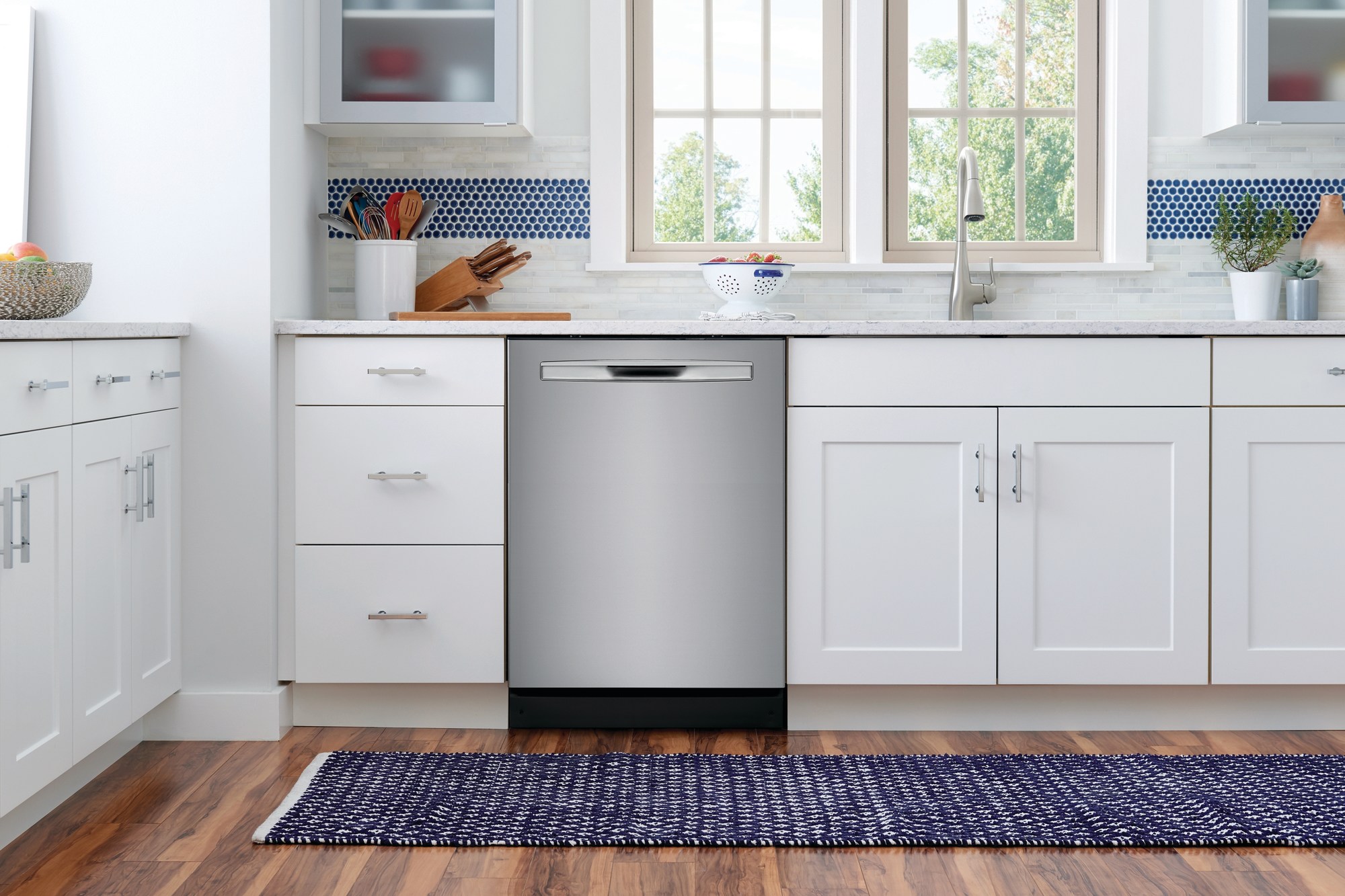 Frigidaire Gallery FGIP2468UF 24" BuiltIn Dishwasher with Dual Orbi