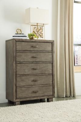 Ashley Arnett Chest of Drawers B552-46