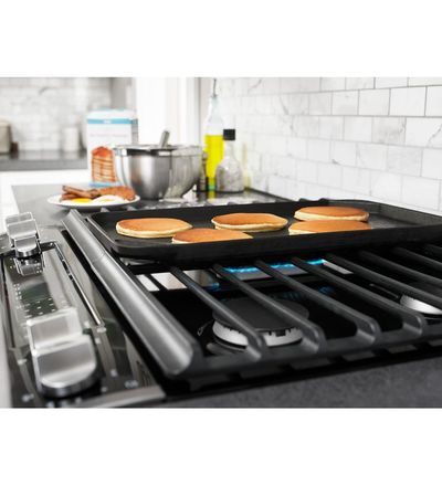 30" Whirlpool 5.8 Cu. Ft. Front Control Gas Range with EZ-2-Lift - WEG745H0FH